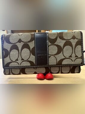 Coach Signature Canvas Checkbook Wallet Brown Khaki 🍨🤎